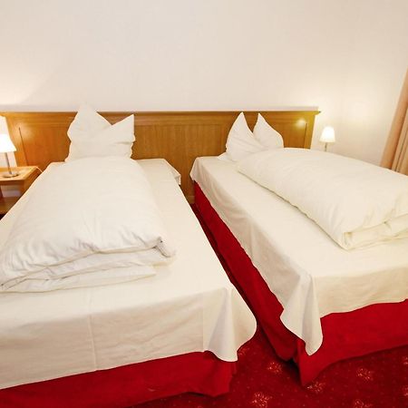 Hotel Mennicken Вюрзелен Экстерьер фото