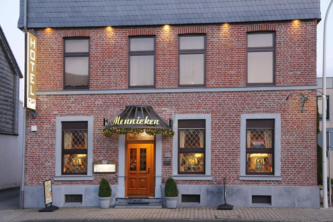 Hotel Mennicken Вюрзелен Экстерьер фото